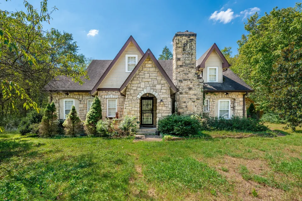4 Bed 2 Bath Traditional Craftsman in Nashville, TN