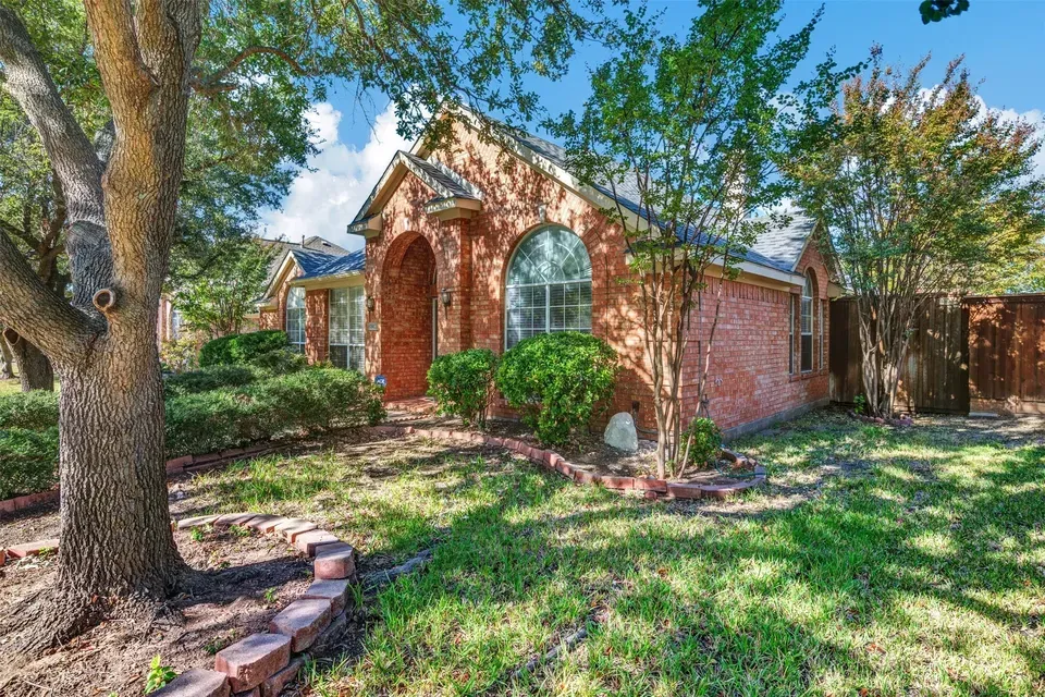 4 Bed 2 Bath Traditional Suburban Family Home in Allen, TX - 2