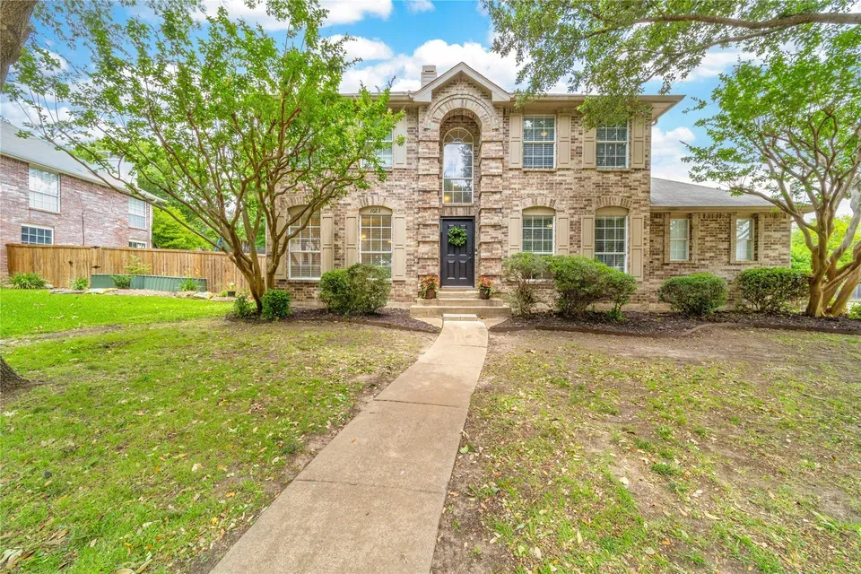 4 Bed 2 Bath Traditional Suburban Family Home in Allen, TX - 1