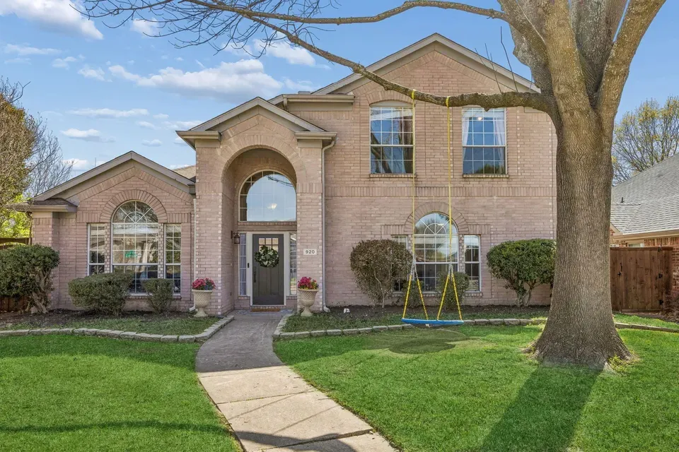 4 Bed 2 Bath Traditional Suburban Family Home in Allen, TX - 2