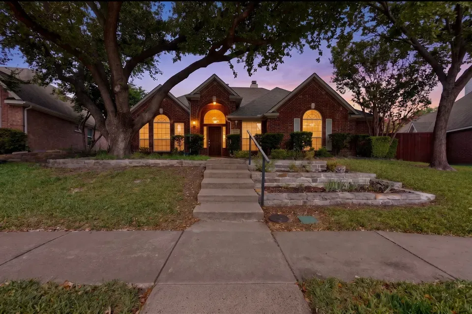 4 Bed 2 Bath Traditional Suburban Family Home in Allen, TX - 2