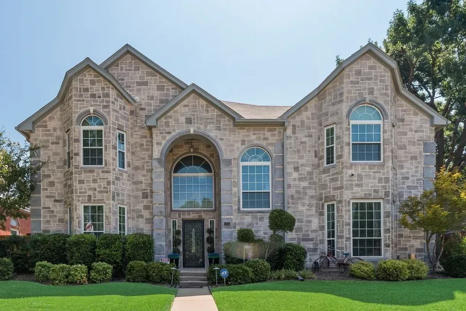 4 Bed 2 Bath Traditional Suburban Family Home in Allen, TX - 1