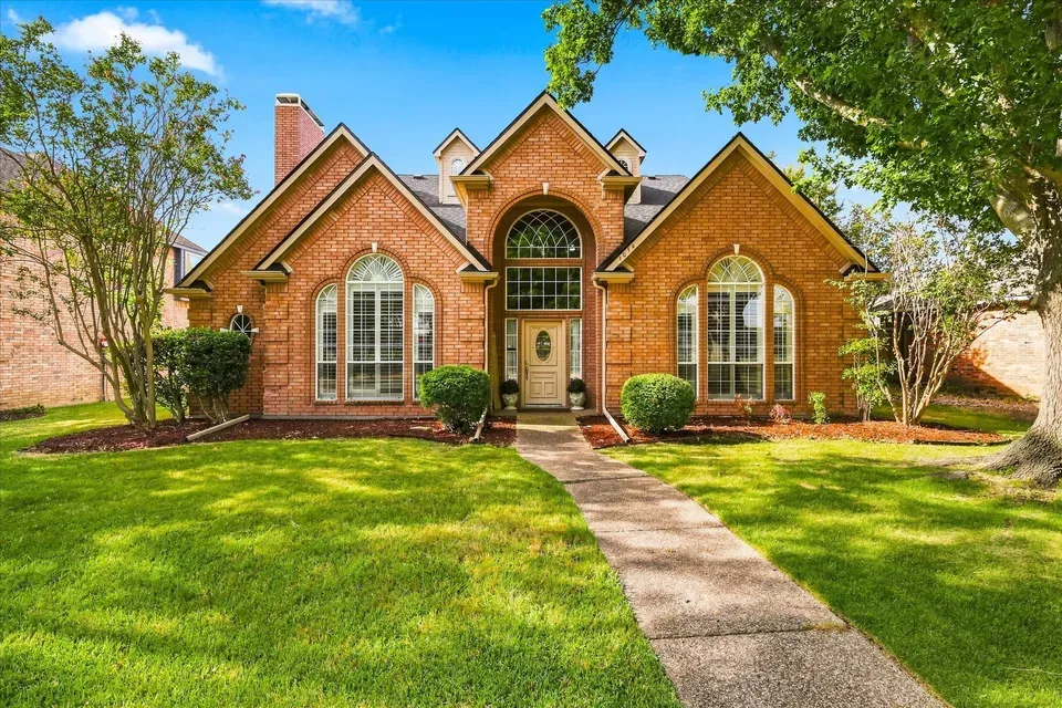 4 Bed 2 Bath Traditional Suburban Family Home in Allen, TX