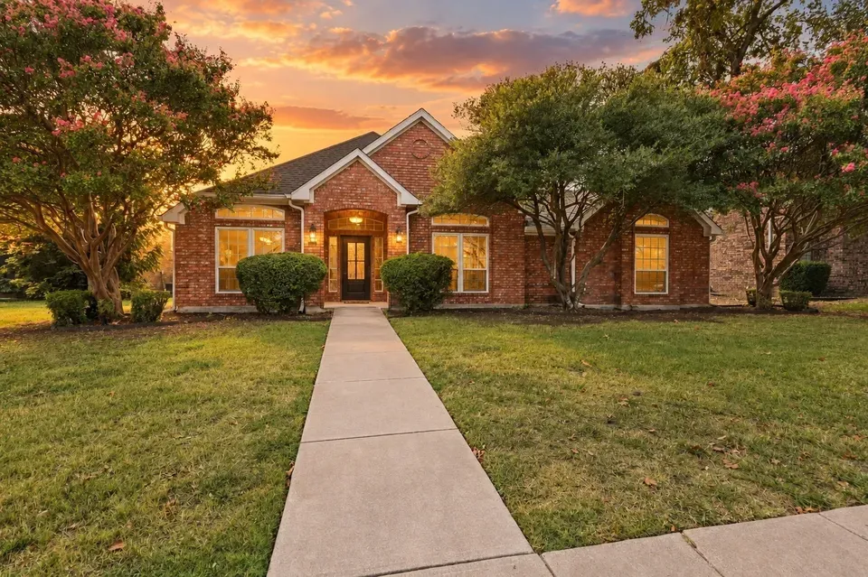 4 Bed 2 Bath Traditional Suburban Family Home in Allen, TX
