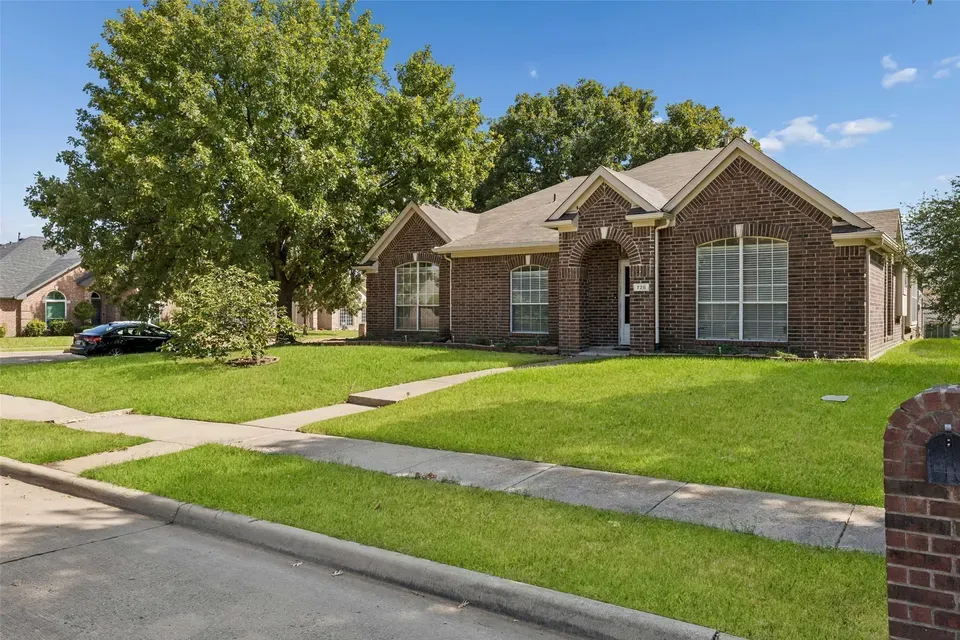 4 Bed 2 Bath Traditional Suburban Family Home in Allen, TX - 2