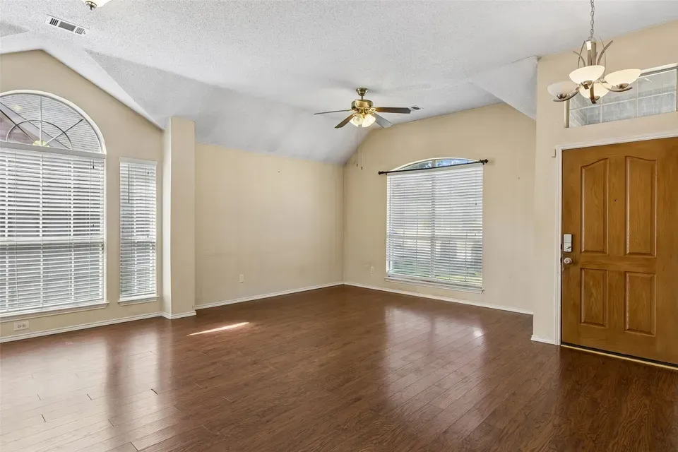 4 Bed 2 Bath Traditional Suburban Family Home in Allen, TX - 5