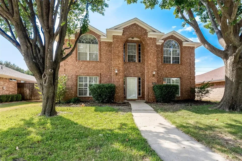 4 Bed 2 Bath Traditional Suburban Family Home in Allen, TX