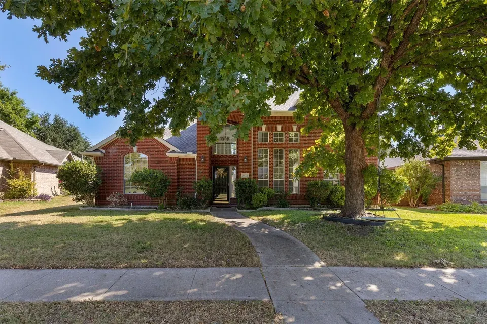 4 Bed 2 Bath Traditional Suburban Family Home in Allen, TX - 1