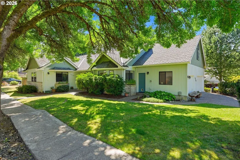 4 Bed 2 Bath Traditional Suburban Family Home in Beaverton, OR - 3