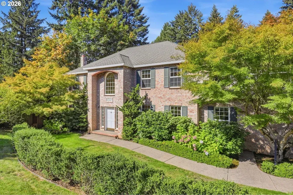 4 Bed 2 Bath Traditional Suburban Family Home in Beaverton, OR - 1