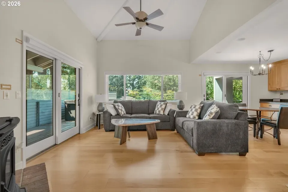 4 Bed 2 Bath Traditional Suburban Family Home in Beaverton, OR - 3