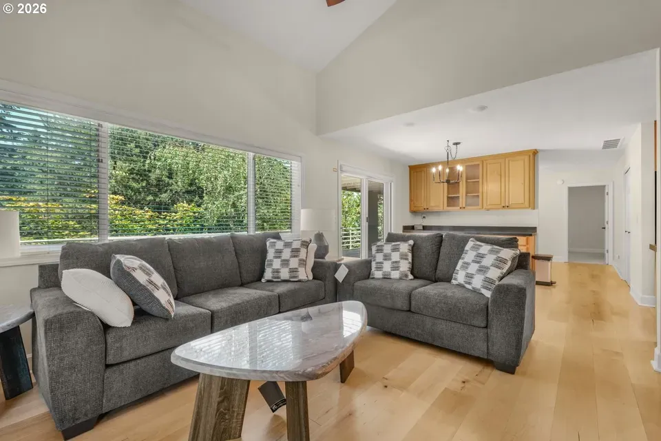 4 Bed 2 Bath Traditional Suburban Family Home in Beaverton, OR - 4