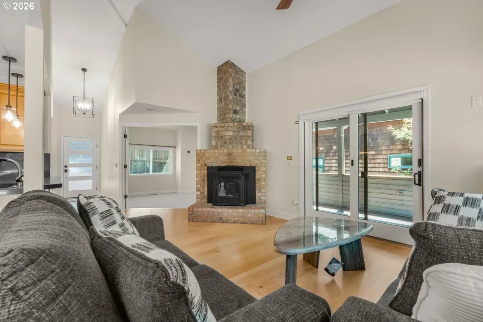 4 Bed 2 Bath Traditional Suburban Family Home in Beaverton, OR - 5