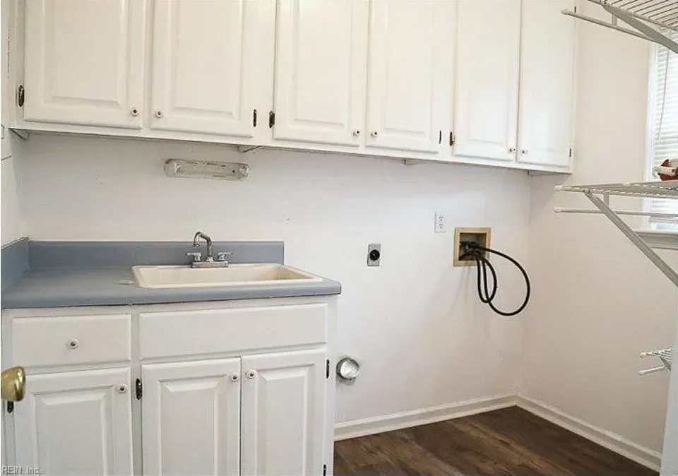 4 Bed 2 Bath Traditional Suburban Family Home in Chesapeake, VA - 3