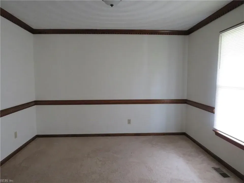 4 Bed 2 Bath Traditional Suburban Family Home in Chesapeake, VA - 5