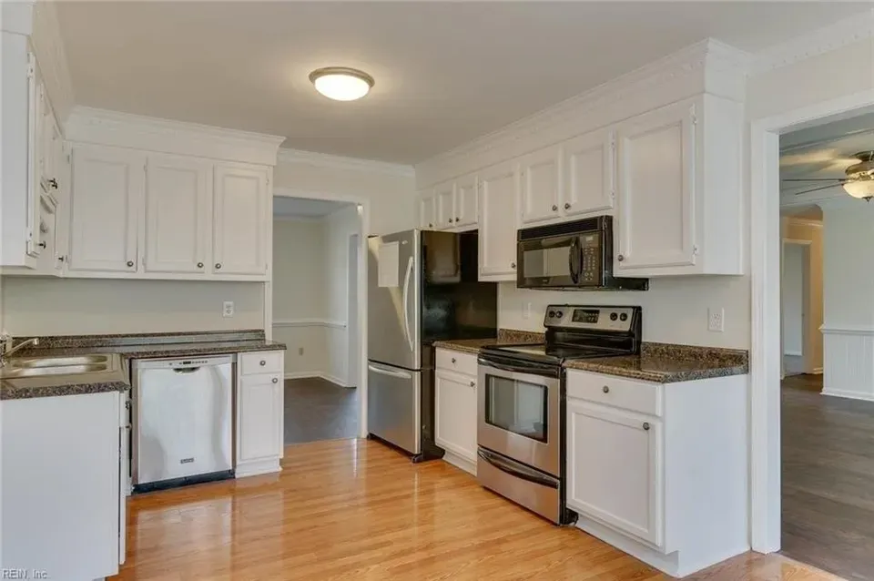 4 Bed 2 Bath Traditional Suburban Family Home in Chesapeake, VA - 3