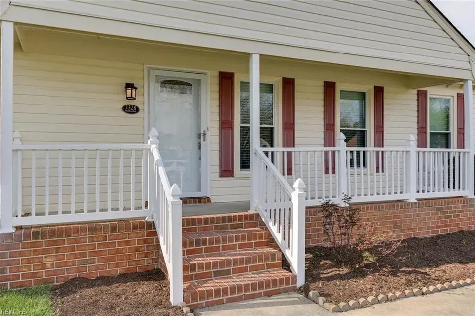 4 Bed 2 Bath Traditional Suburban Family Home in Chesapeake, VA - 5