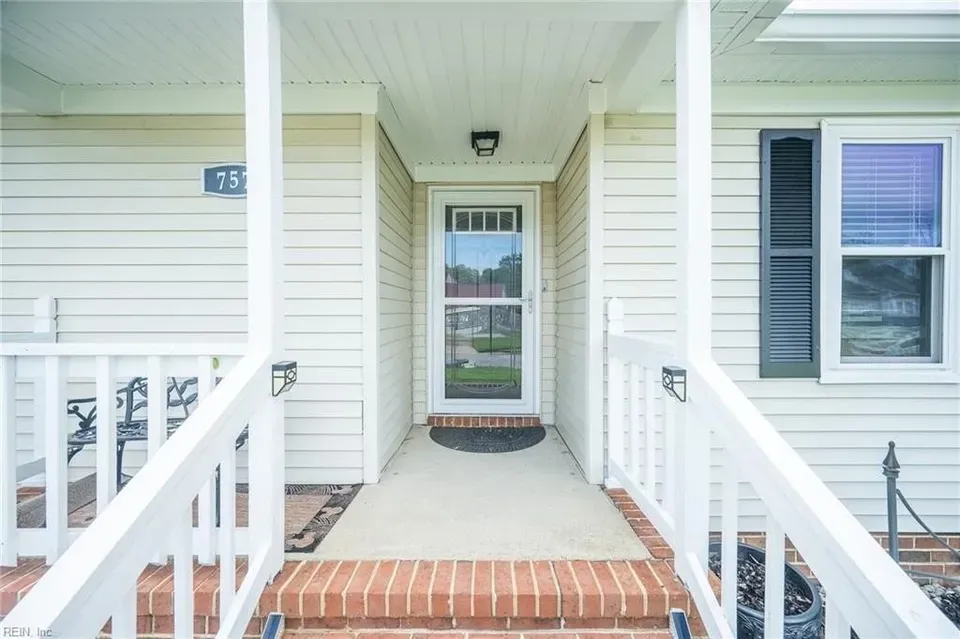 4 Bed 2 Bath Traditional Suburban Family Home in Chesapeake, VA - 3