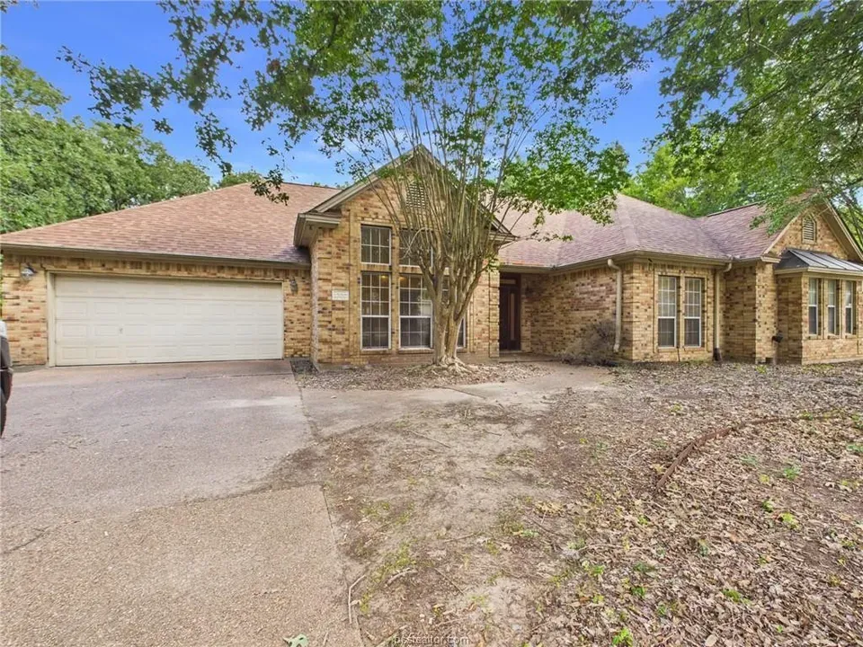 4 Bed 2 Bath Traditional Suburban Family Home in College Station, TX