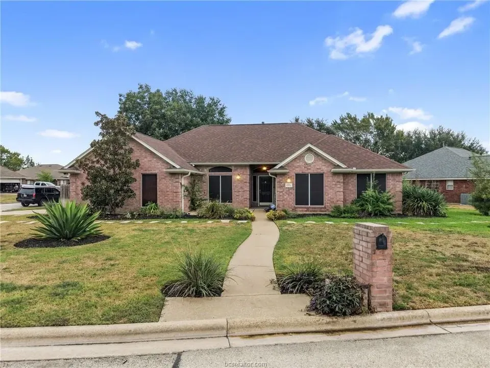 4 Bed 2 Bath Traditional Suburban Family Home in College Station, TX