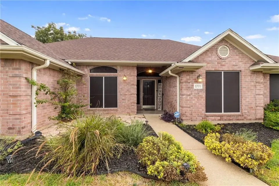 4 Bed 2 Bath Traditional Suburban Family Home in College Station, TX - 3