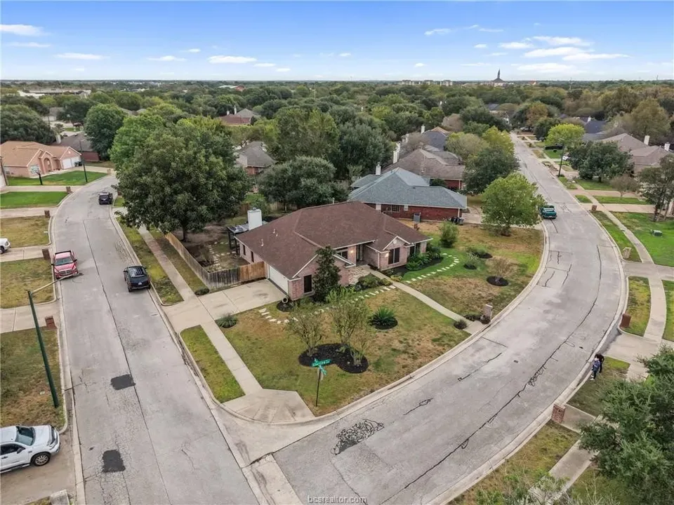 4 Bed 2 Bath Traditional Suburban Family Home in College Station, TX - 4