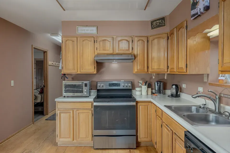 4 Bed 2 Bath Traditional Suburban Family Home in Fairbanks, AK - 2