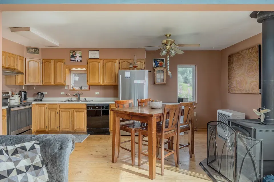4 Bed 2 Bath Traditional Suburban Family Home in Fairbanks, AK - 4