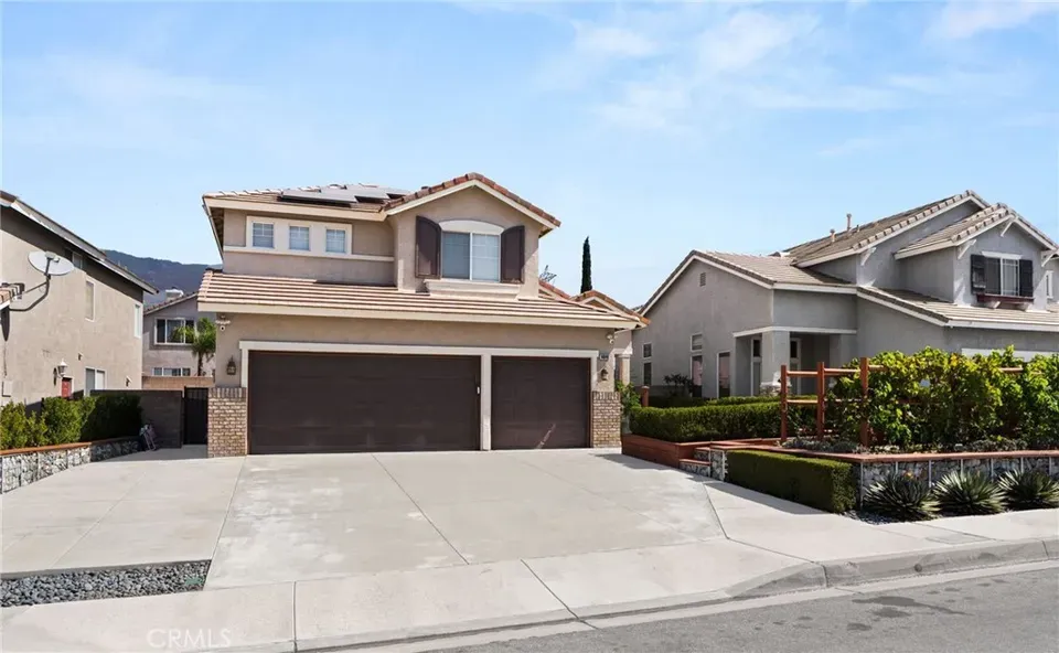 4 Bed 2 Bath Traditional Suburban Family Home in Fontana, CA - 1
