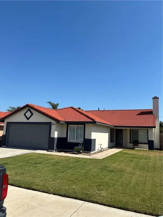 4 Bed 2 Bath Traditional Suburban Family Home in Fontana, CA