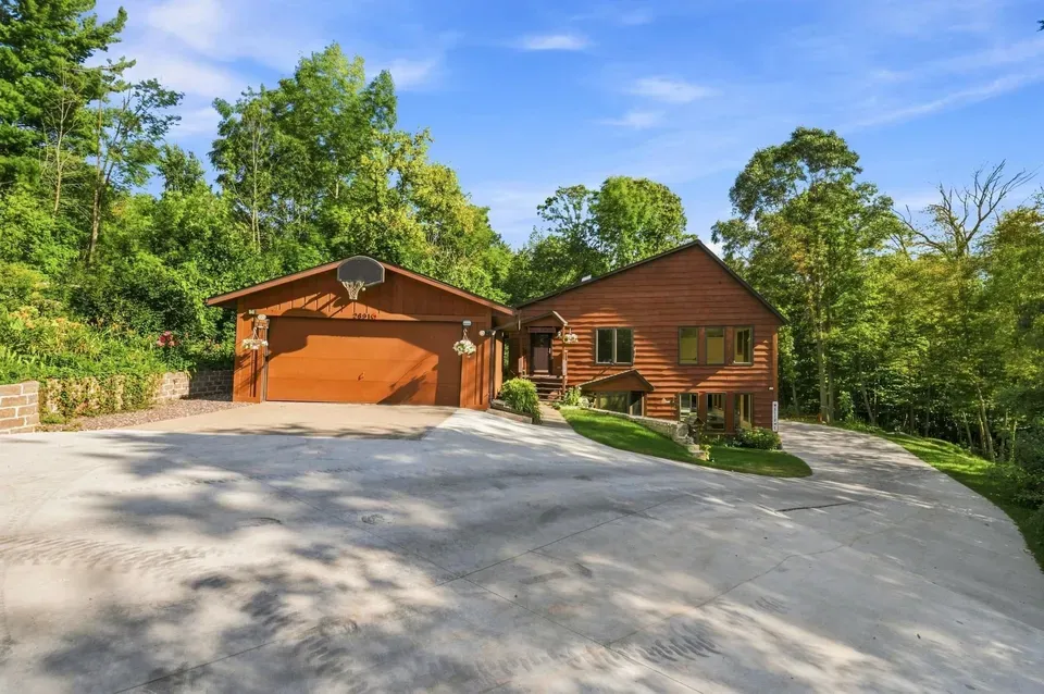 4 Bed 2 Bath Traditional Suburban Family Home in Green Bay, WI - 3