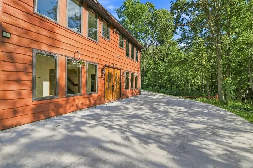 4 Bed 2 Bath Traditional Suburban Family Home in Green Bay, WI - 4