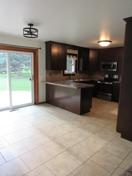4 Bed 2 Bath Traditional Suburban Family Home in Green Bay, WI - 4