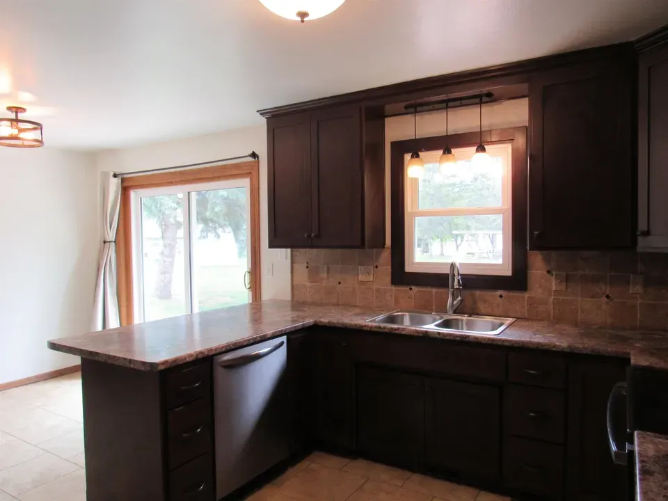 4 Bed 2 Bath Traditional Suburban Family Home in Green Bay, WI - 5