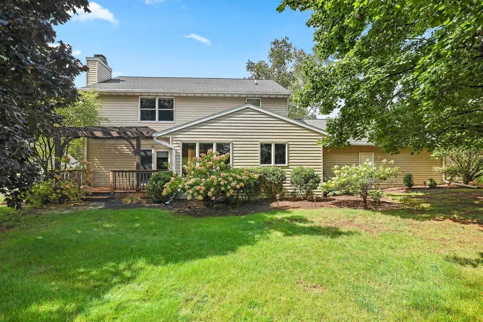 4 Bed 2 Bath Traditional Suburban Family Home in Green Bay, WI - 3