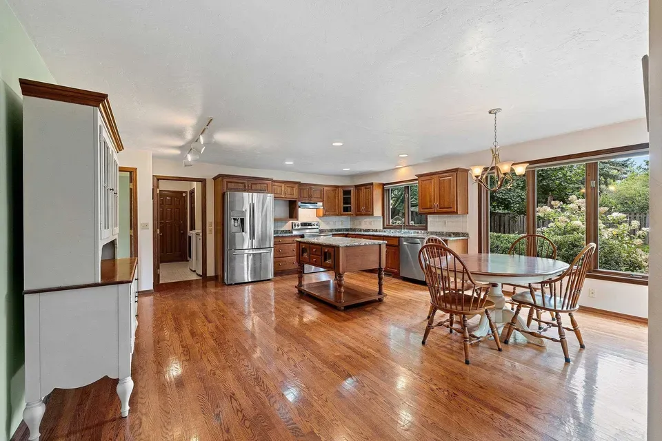 4 Bed 2 Bath Traditional Suburban Family Home in Green Bay, WI - 4