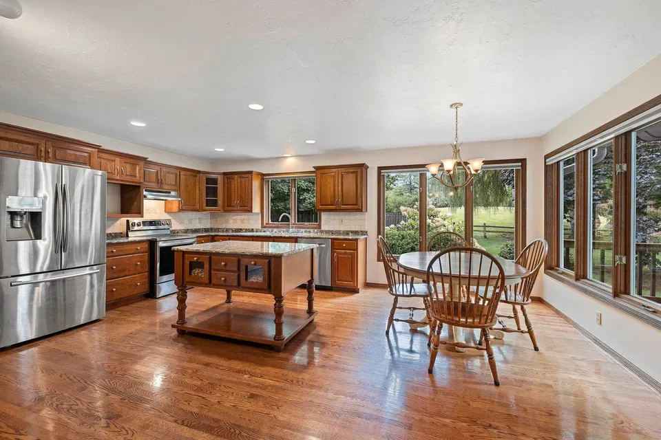 4 Bed 2 Bath Traditional Suburban Family Home in Green Bay, WI - 5
