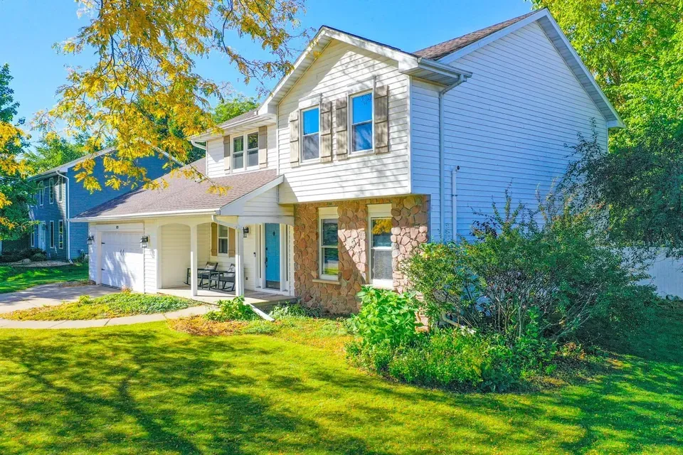 4 Bed 2 Bath Traditional Suburban Family Home in Green Bay, WI - 2