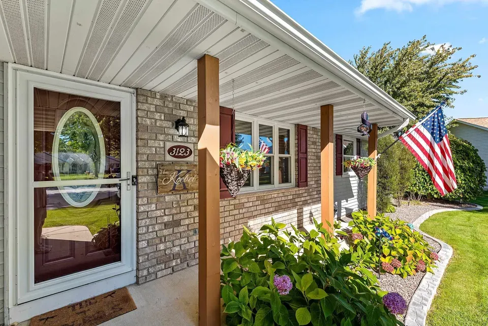 4 Bed 2 Bath Traditional Suburban Family Home in Green Bay, WI - 3