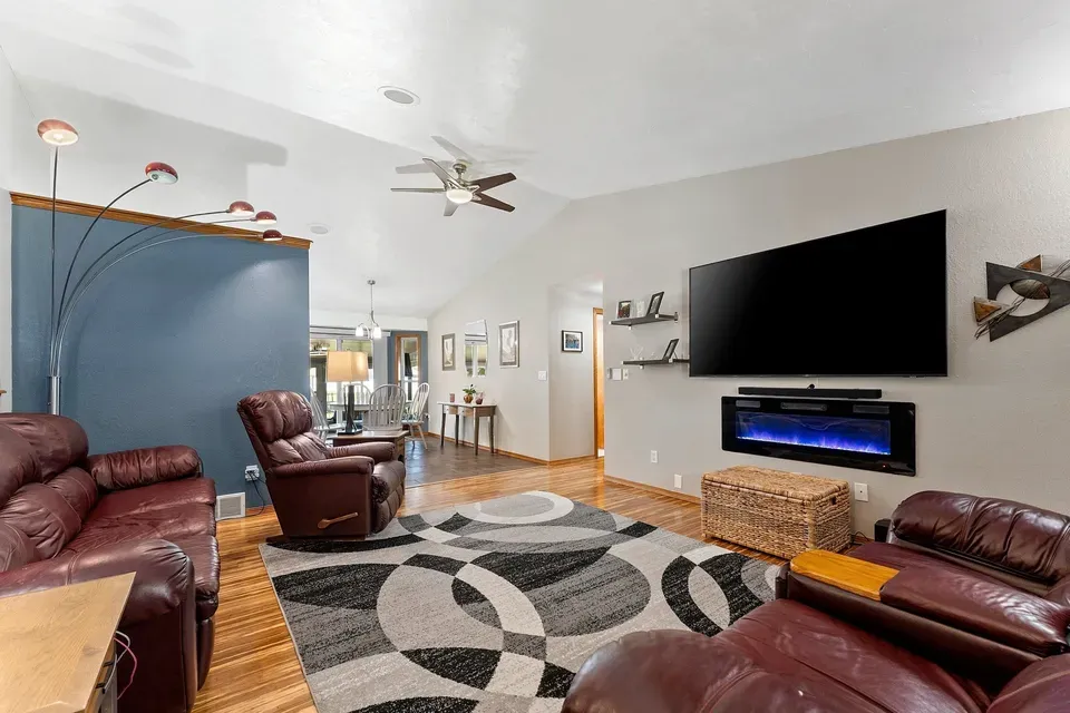 4 Bed 2 Bath Traditional Suburban Family Home in Green Bay, WI - 4