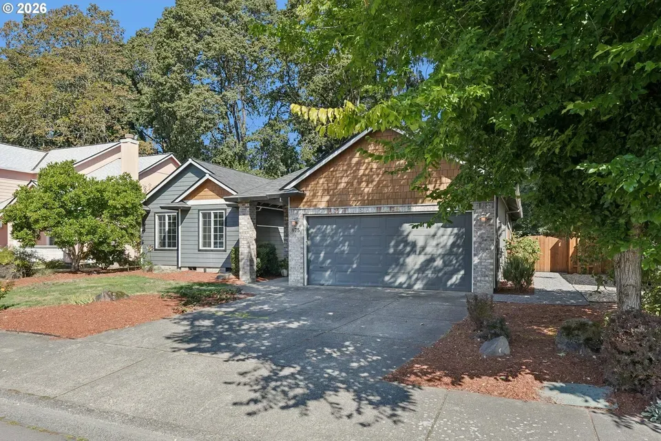 4 Bed 2 Bath Traditional Suburban Family Home in Hillsboro, OR - 2