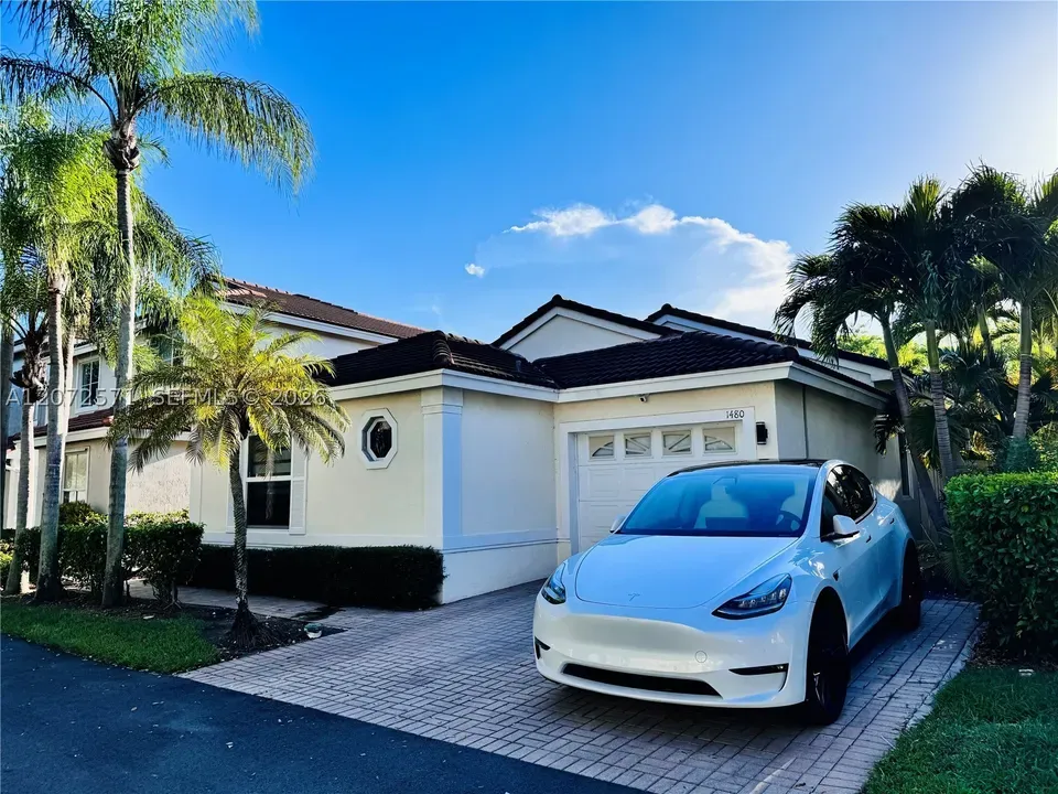 4 Bed 2 Bath Traditional Suburban Family Home in Hollywood, FL