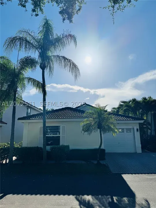 4 Bed 2 Bath Traditional Suburban Family Home in Hollywood, FL - 2