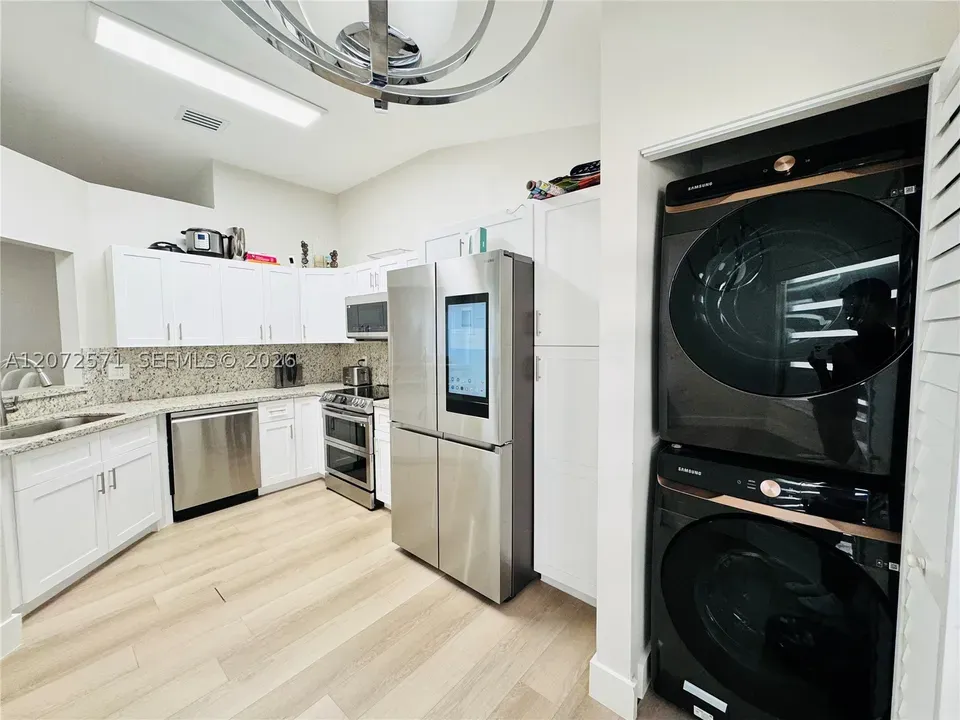 4 Bed 2 Bath Traditional Suburban Family Home in Hollywood, FL - 4