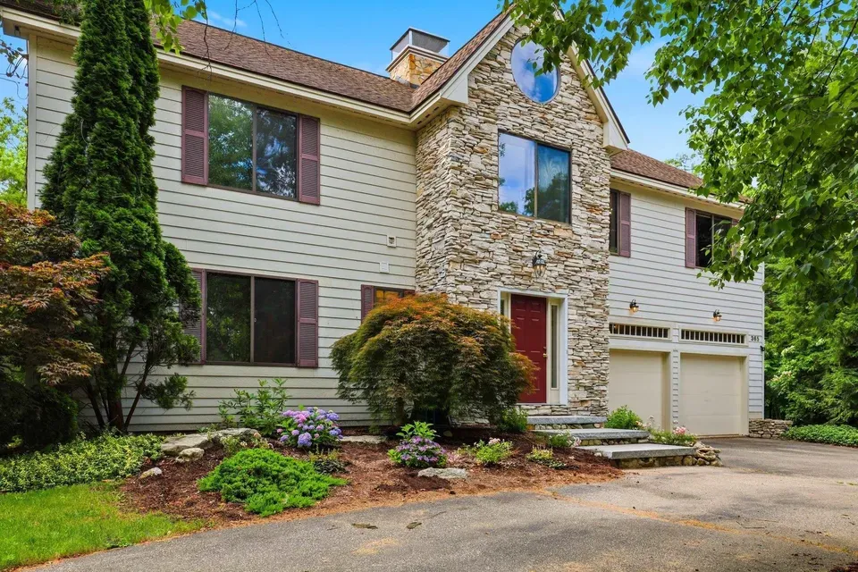 4 Bed 2 Bath Traditional Suburban Family Home in Manchester, NH