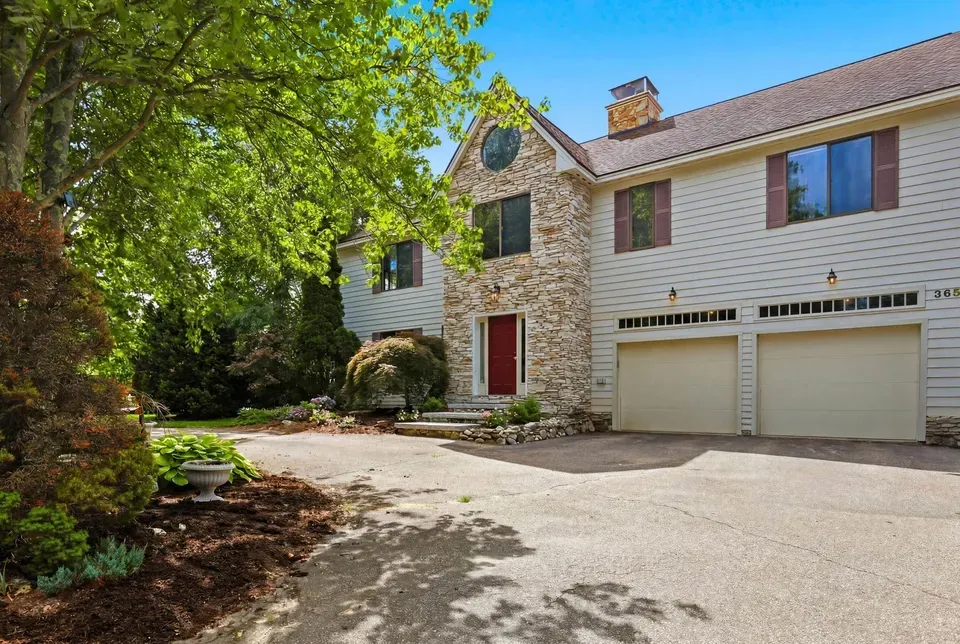 4 Bed 2 Bath Traditional Suburban Family Home in Manchester, NH - 2