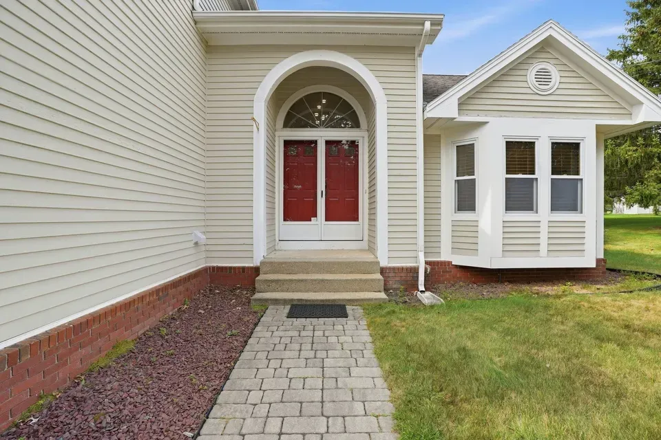 4 Bed 2 Bath Traditional Suburban Family Home in Manchester, NH - 2