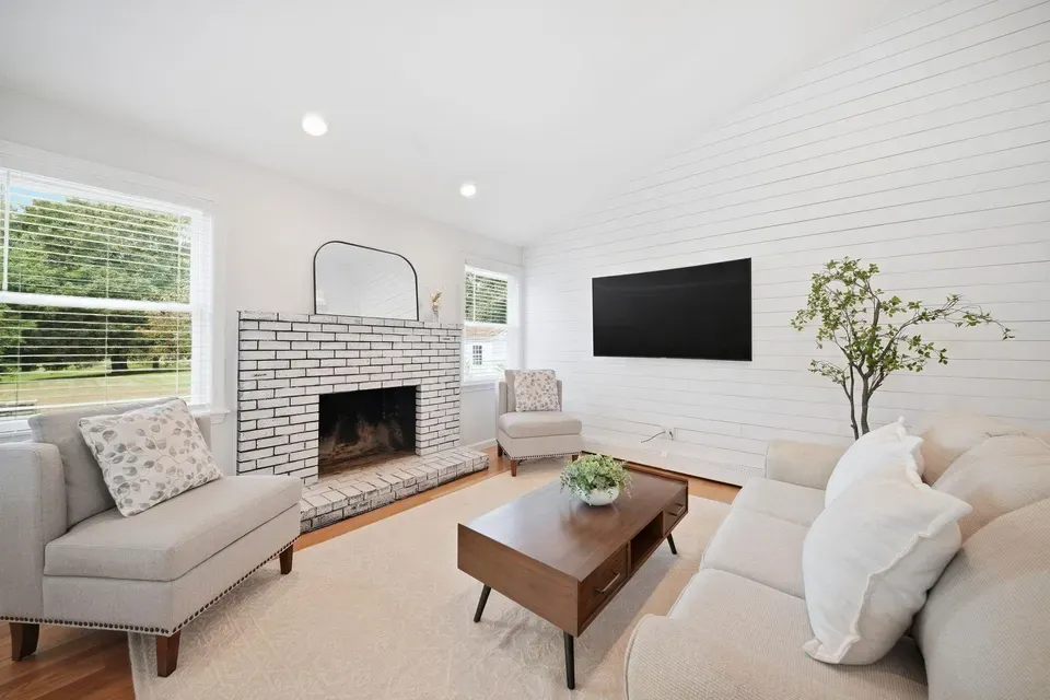 4 Bed 2 Bath Traditional Suburban Family Home in Manchester, NH - 3