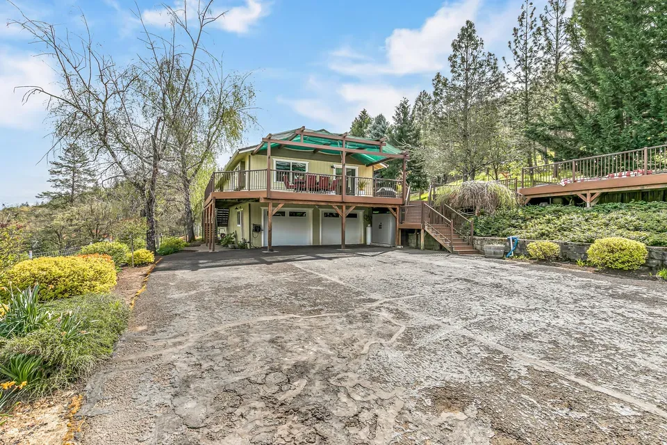 4 Bed 2 Bath Traditional Suburban Family Home in Medford, OR - 4