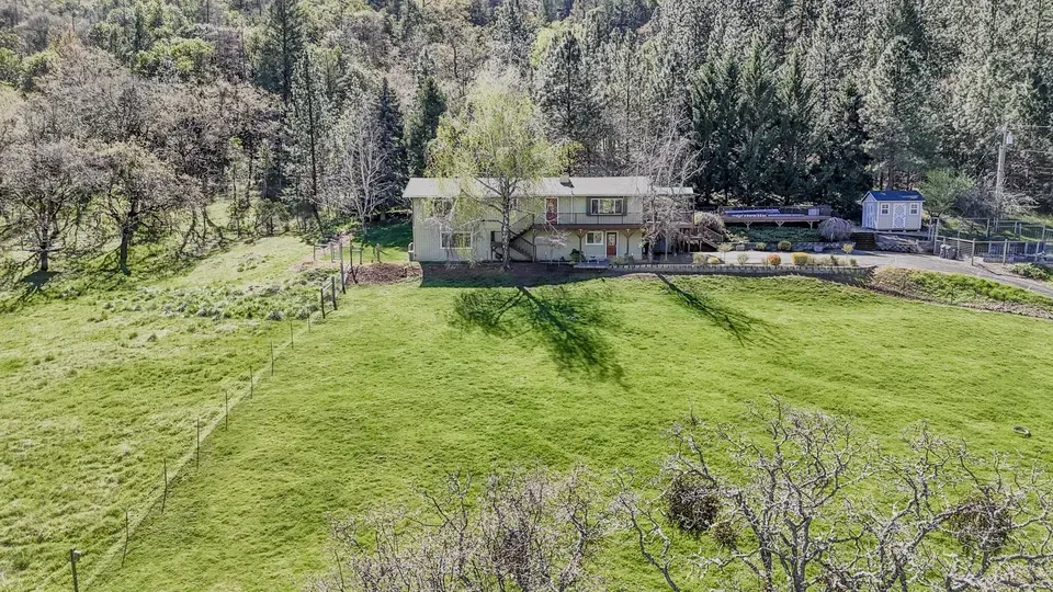 4 Bed 2 Bath Traditional Suburban Family Home in Medford, OR - 5